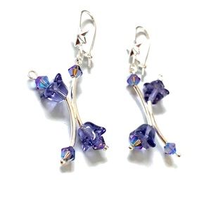 NWT Hand Beaded Swarovski crystal dangle earrings